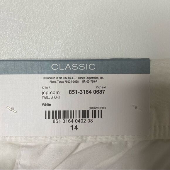 Liz Claiborne | NWT Classic White Shorts - Picture 3 of 6